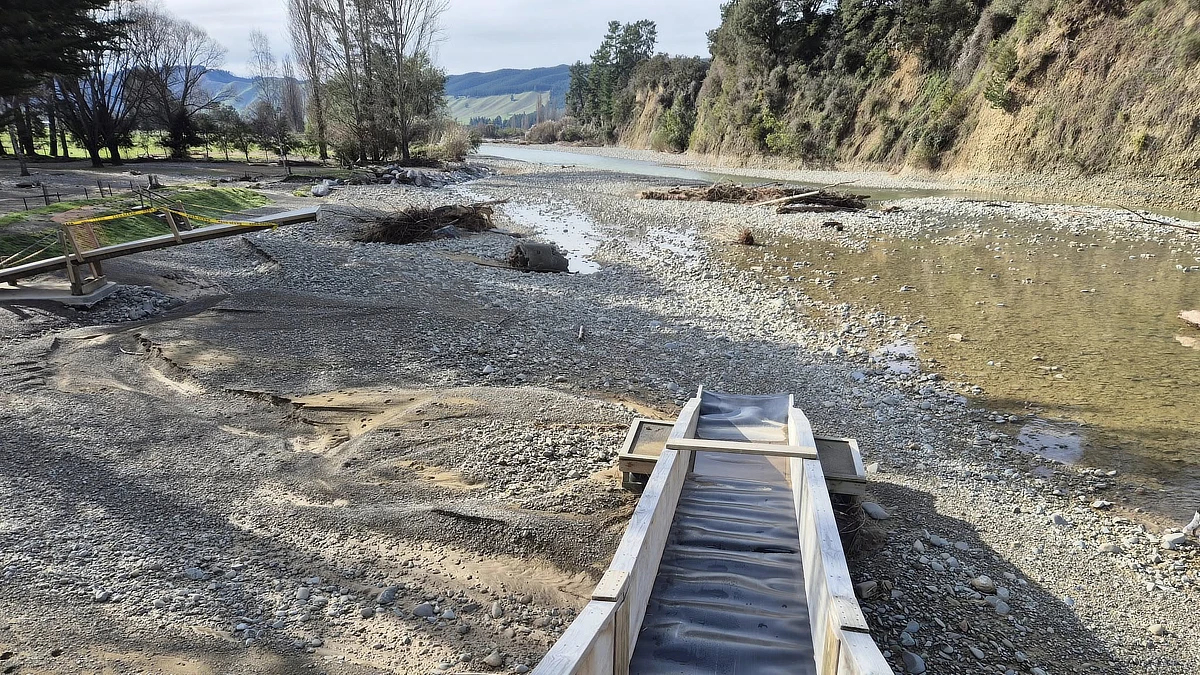 12i_editorial_H_quinney’s-after