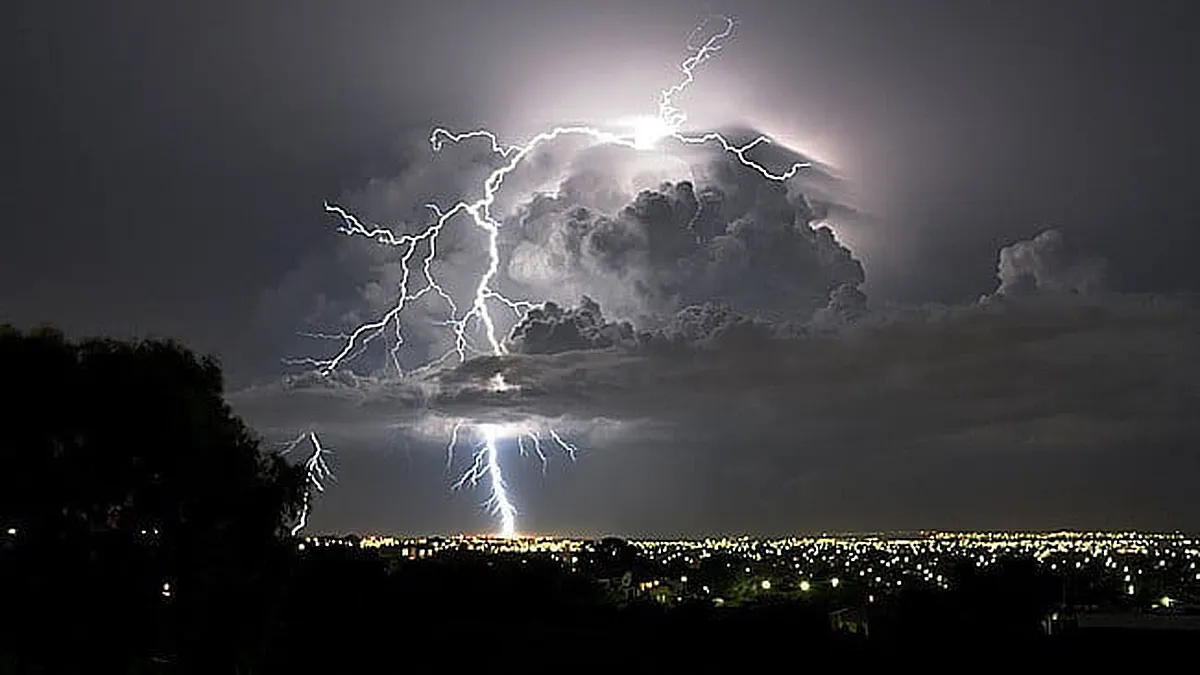 13i_rvbooks-lightning-gelong_H